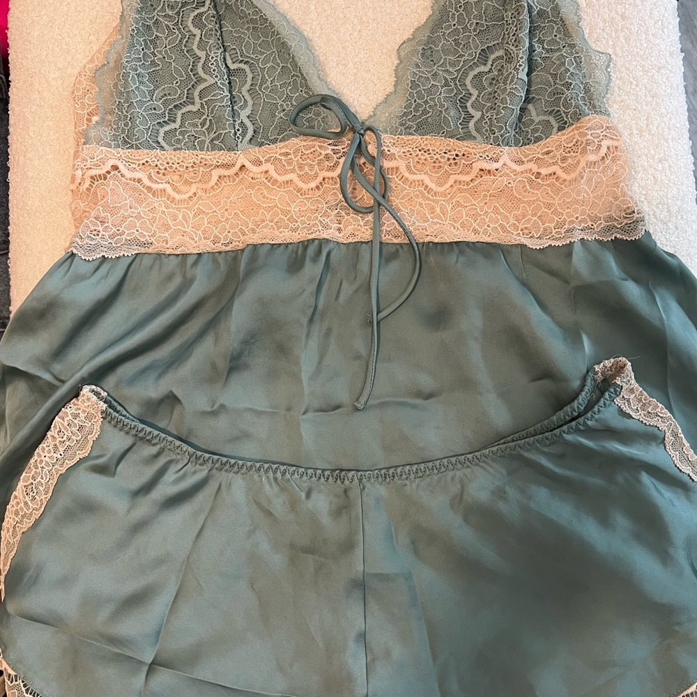 Vs sleep set worn once washed and air dried
